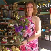 Profesora de arte UC con experiencia. Hago clases a niños y adultos, de pintura experimental y/o realista. Básica y avanzada. Con conocimientos teóricos y gran empatía. Clases en mi taller.Las Condes